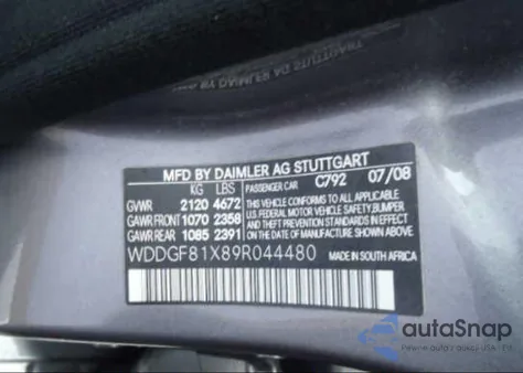 2009 Mercedes-Benz C300 4 Matic z USA, uszkodzony, nr VIN WDDGF81X89R044480